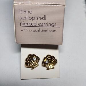 Vintage Avon Island Scallop Shell Earrings